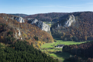 Deutschland, Baden Württemberg, Landkreis Tuttlingen, Naturpark Obere Donau im Herbst - ELF001391