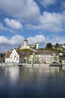 Schweiz, Kanton Schaffhausen, Ansicht der Altstadt mit Schloss Munot, Hochrhein - ELF001404