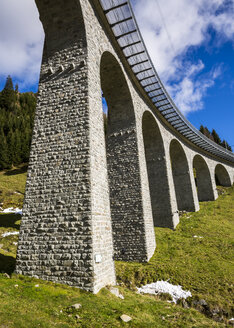 Schweiz, Graubünden, Surselva-Tal, Eisenbahnbrücke - STSF000587