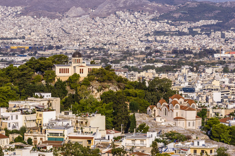 Griechenland, Athen, Stadtbild mit Kirche und Sternwarte, lizenzfreies Stockfoto