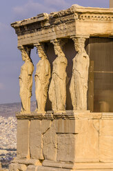 Griechenland, Athen, Akropolis, Erechtheion-Tempel mit Karyatiden - THAF000877
