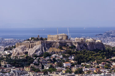 Griechenland, Athen, Stadtbild vom Berg Lycabettus mit Akropolis - THAF000896