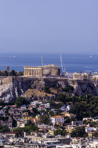 Griechenland, Athen, Stadtbild vom Berg Lycabettus mit Akropolis, lizenzfreies Stockfoto