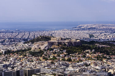 Griechenland, Athen, Stadtbild vom Berg Lycabettus mit Akropolis - THAF000899