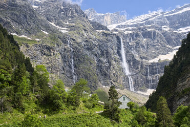 Frankreich, Hautes-Pyrenees, Nationalpark Pyrenäen, Blick auf den Cirque de Gavarnie - LAF001212