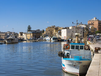 Italy, Sicily, Province of Trapani, naer Mazara del Vallo, Fishing harbour - AMF003206