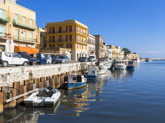 Italien, Sizilien, Provinz Trapani, bei Mazara del Vallo, Fischereihafen - AMF003207