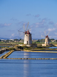 Italien, Sizilien, Provinz Trapani, Marsala, Laguna dello Stagnone, Saline Ettore Infersa, Windmühle - AM003224