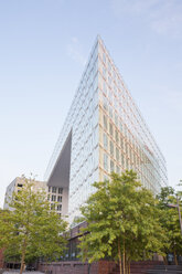 Germany, Hamburg, view to modern office building 'Ericusspitze' - MEM000443