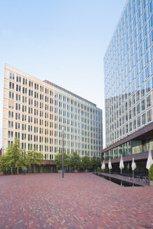 Deutschland, Hamburg, Blick auf das moderne Bürogebäude 'Ericusspitze' - MEM000445