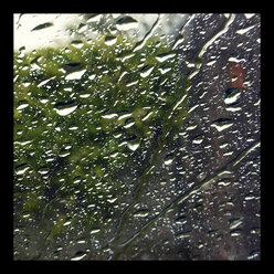 Raindrops on window pane - HOHF001106
