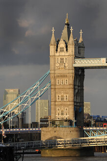 UK, London, Tower Bridge - MIZF000639