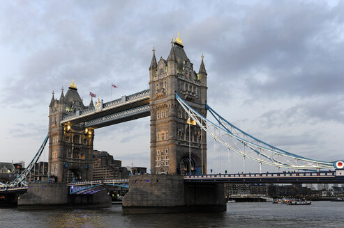 UK, London, Tower Bridge - MIZF000642