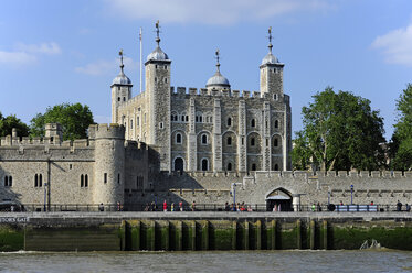 UK, London, Tower of London an der Themse - MIZF000703