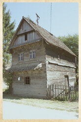 Kroatien, Lonjsko polje, Cigoc, traditionelles Haus - LVF002276