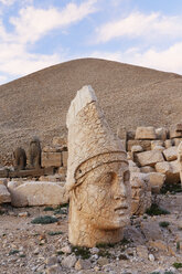 Türkei, Provinz Adiyaman, Blick auf den Steinkopf des Antiochos am Berg Nemrut - SIEF006247