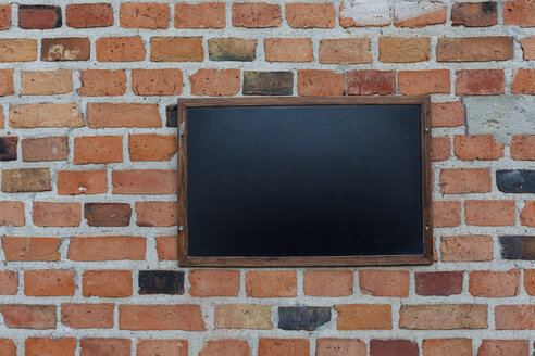 Blank blackboard hanging on brick wall - HCF000093