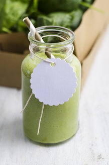 Spinat-Smoothie im Glas mit leerem Etikett - ODF000867