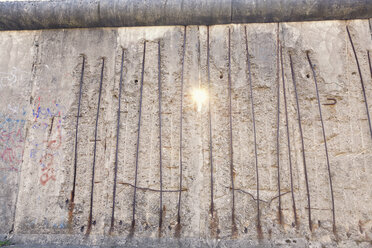 Germany, Berlin, light beam falling through Berlin Wall Memorial at Bernauer Strasse - MEMF000484