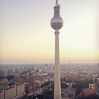 Fernsehturm Alex am Alexanderplatz, Wahrzeichen der Stadt Berlin, Berlin, Deutschland - MEMF000499