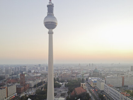 Fernsehturm Alex am Alexanderplatz, Wahrzeichen der Stadt Berlin, Berlin, Deutschland - MEMF000500