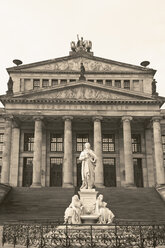 Germany, Berlin, Gendarmenmarkt, Concert hall and Schiller monument - MEMF000504