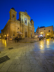 Italy, Sicily, Marsala, cathedral San Tomaso di Canterbury at blue hour - AMF003248