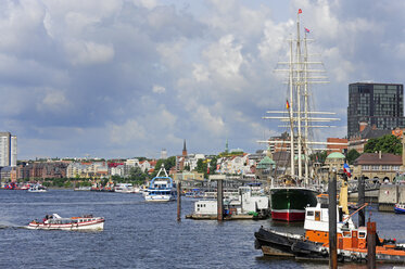 Deutschland, Hamburg, St. Pauli, Schiffe auf der Elbe - MIZF000731