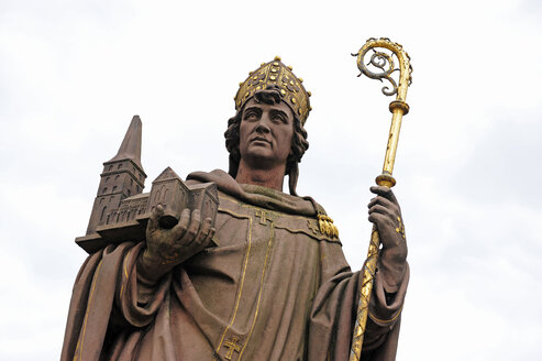 Germany, Hamburg, statue of archbishop Ansgar - MIZF000789