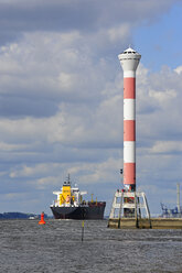 Deutschland, Hamburg, Blankenese, Leuchtturm an der Elbe - MIZF000748