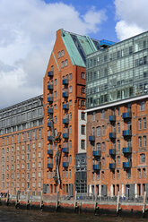 Germany, Hamburg, Altona, former warehouse at River Elbe - MIZF000775