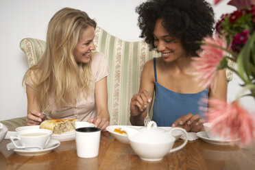 Two female friends eating cake and drinking tea in a cafe - FSF000352