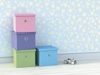 Vier Pappkartons und ein Spielzeugauto aus Holz im Kinderzimmer - UWF000262