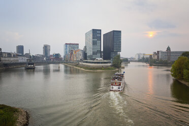 Deutschland, Düsseldorf, Medienhafen Twin Towers an der Hafenspitze - MEMF000530