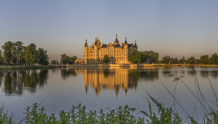 Germany, Mecklenburg-Western Pomerania, Schwerin, Schwerin Palace in the evening - PVCF000201