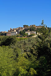 Italy, Tuscany, Castagneto Carducci, View to village - UMF000708