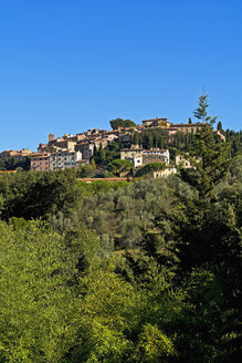 Italien, Toskana, Castagneto Carducci, Blick auf das Dorf - UMF000708