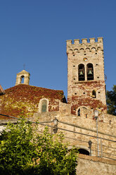 Italien, Toskana, Castagneto Carducci, Propositura di San Lorenzo, Kirche und Glockenturm - UMF000716