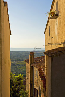 Italien, Toskana, Castagneto Carducci, Blick aufs Meer - UMF000717