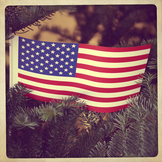 Weihnachtsbaum mit USA-Flagge geschmückt - HOHF001160