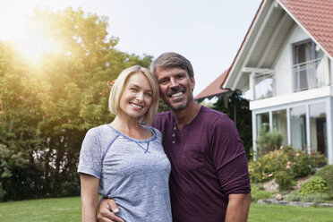 Happy mature couple in garden - RBF001928