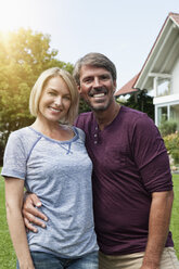 Happy mature couple in garden - RBF001929