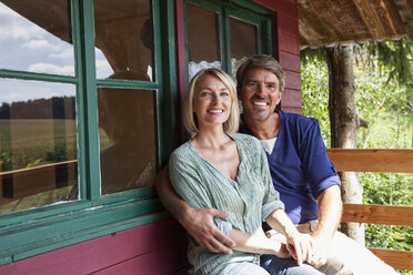 Happy mature couple on porch of summer house - RBF001946