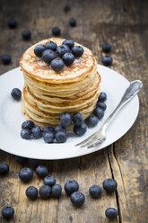 Dish with pile of pancakes, blueberries, sprinkled with icing sugar - LVF002309