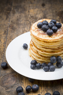 Dish with pile of pancakes, blueberries, sprinkled with icing sugar - LVF002311