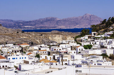 Griechenland, Ägäische Inseln, Rhodos, Blick auf Lindos - THAF000927