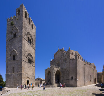 Italien, Sizilien, Provinz Trapani, Erice, Chiesa Madre, Kirche Maria Santissima Assunta mit Campanile - AMF003273