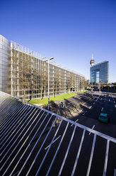 Deutschland, Nordrhein-Westfalen, Düsseldorf, Rheinturm und Stadttor - THAF000945