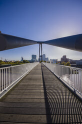 Germany, North Rhine-Westphalia, Duesseldorf, Footbrige, Media Harbour with Gehry Buildings - THAF000938