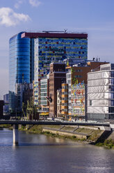 Germany, North Rhine-Westphalia, Duesseldorf, Media Harbour, Office buildings - THA000940